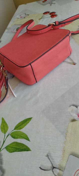 Дамска чантичка цвят корал
