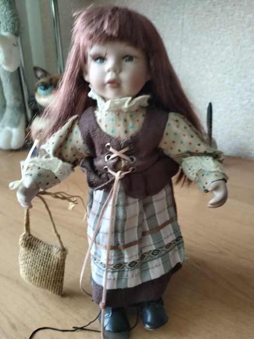 Продам куклу статуэтка