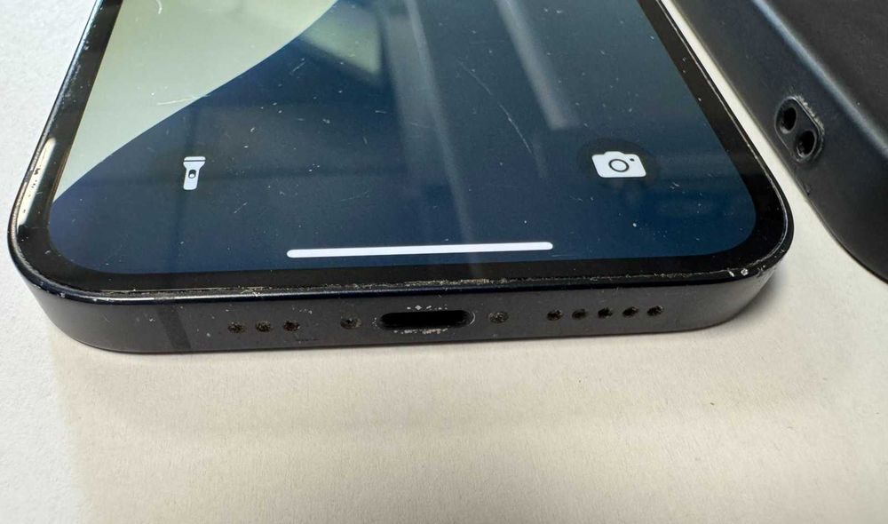 Iphone 12 64GB battery health 78%