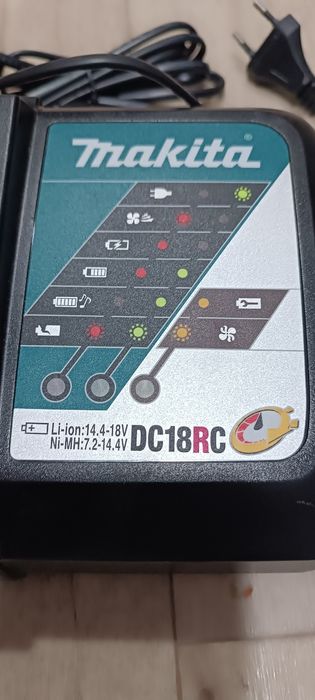 Зарядное устройство Макита 18 В. новое.