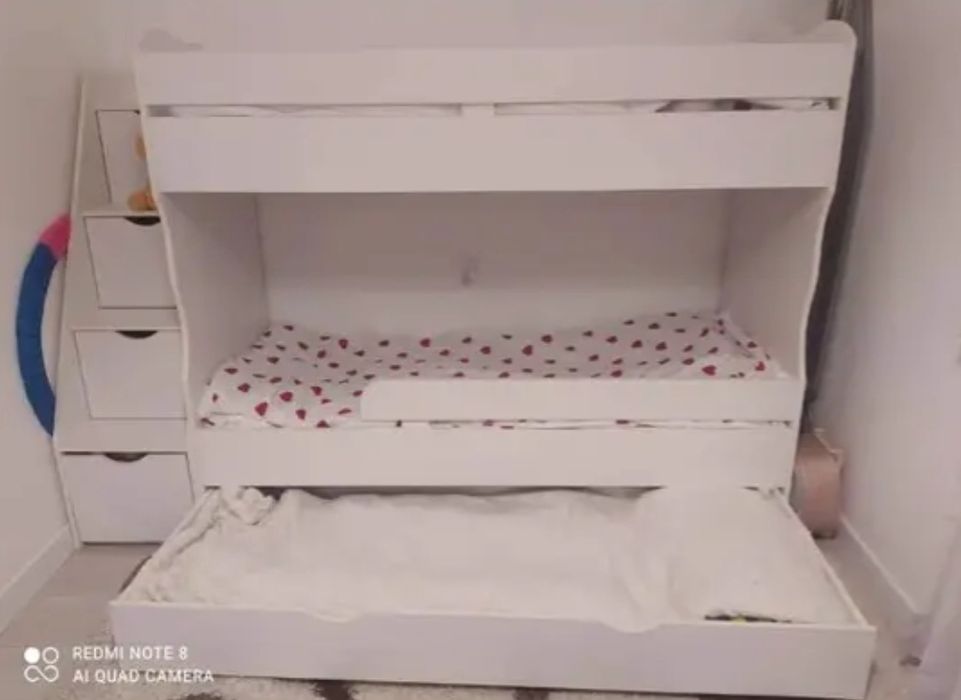 Продам спальный гарнитур детский