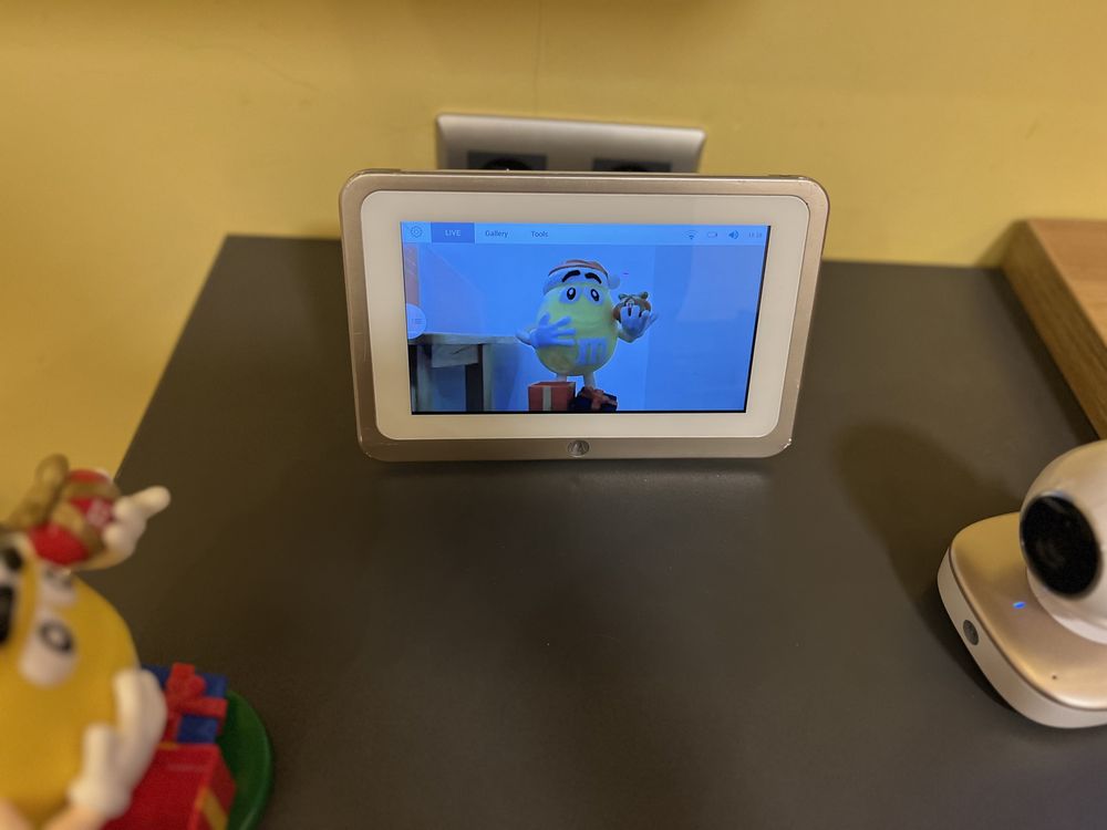 Комплект Motorola Smart Nursery 7 (бебефон, овлажнител, лампа, кантар)