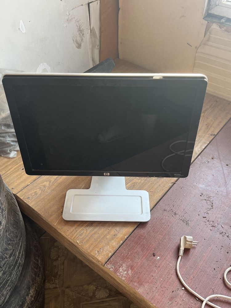 Монитор Hp2207 продам