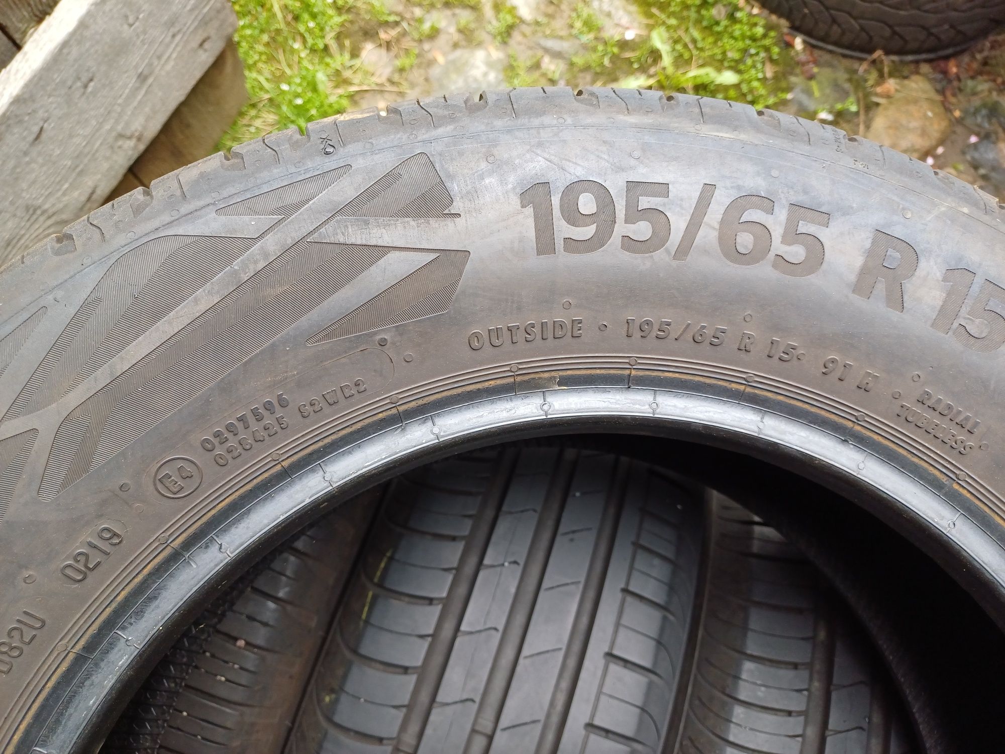 Vand 4 anvelope de vara 195 65 r15 CONTINENTAL si HANKOOK foarte bune