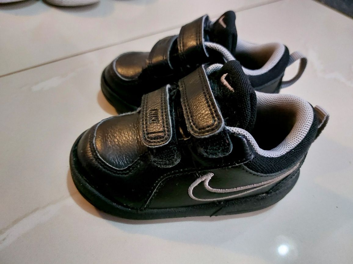 Tenisi Nike bebelusi + 2 perechi teniși , 120 lei