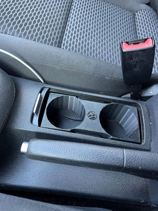 Поставка за чаши за VW Golf 5 и 6