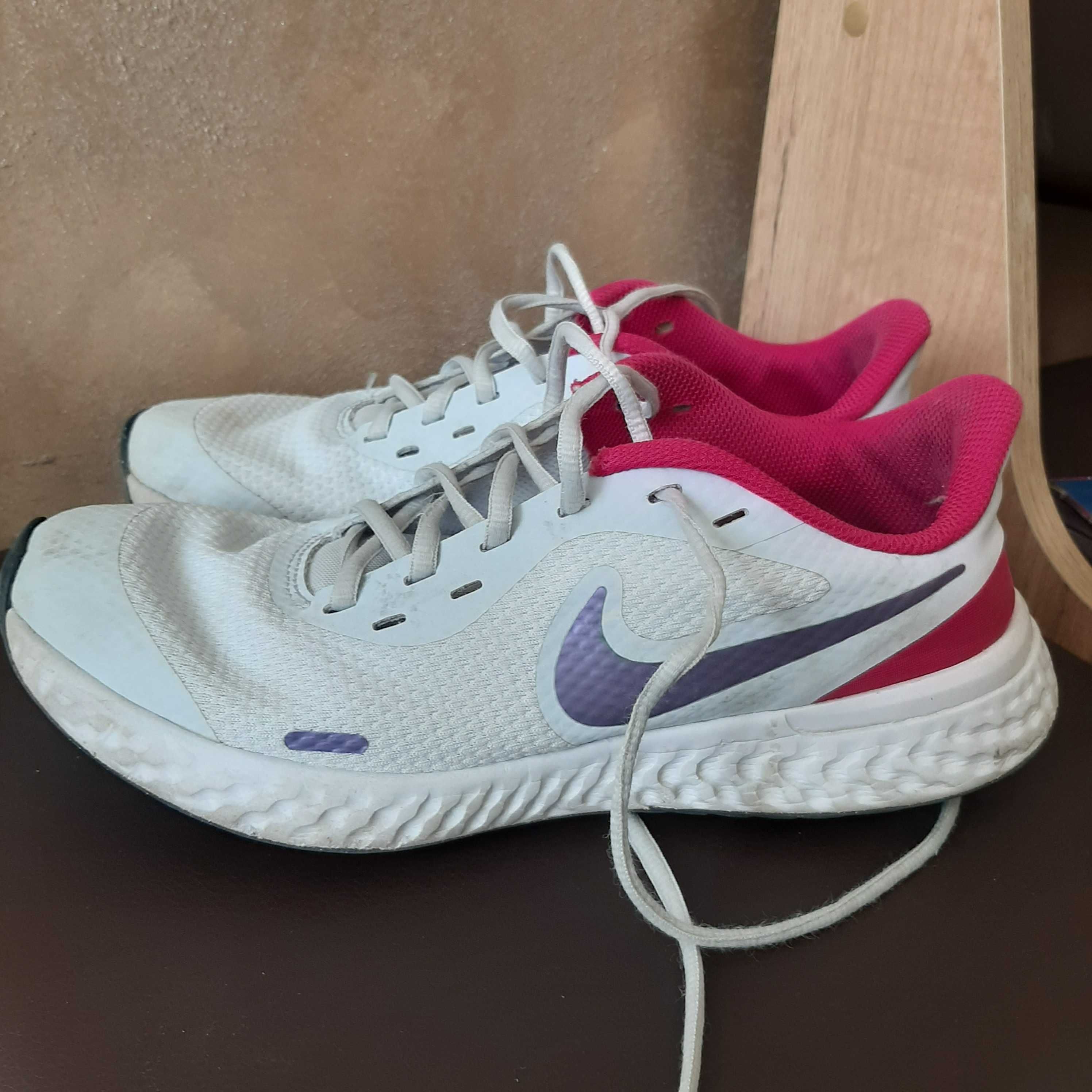 Оригинални маратонки Nike