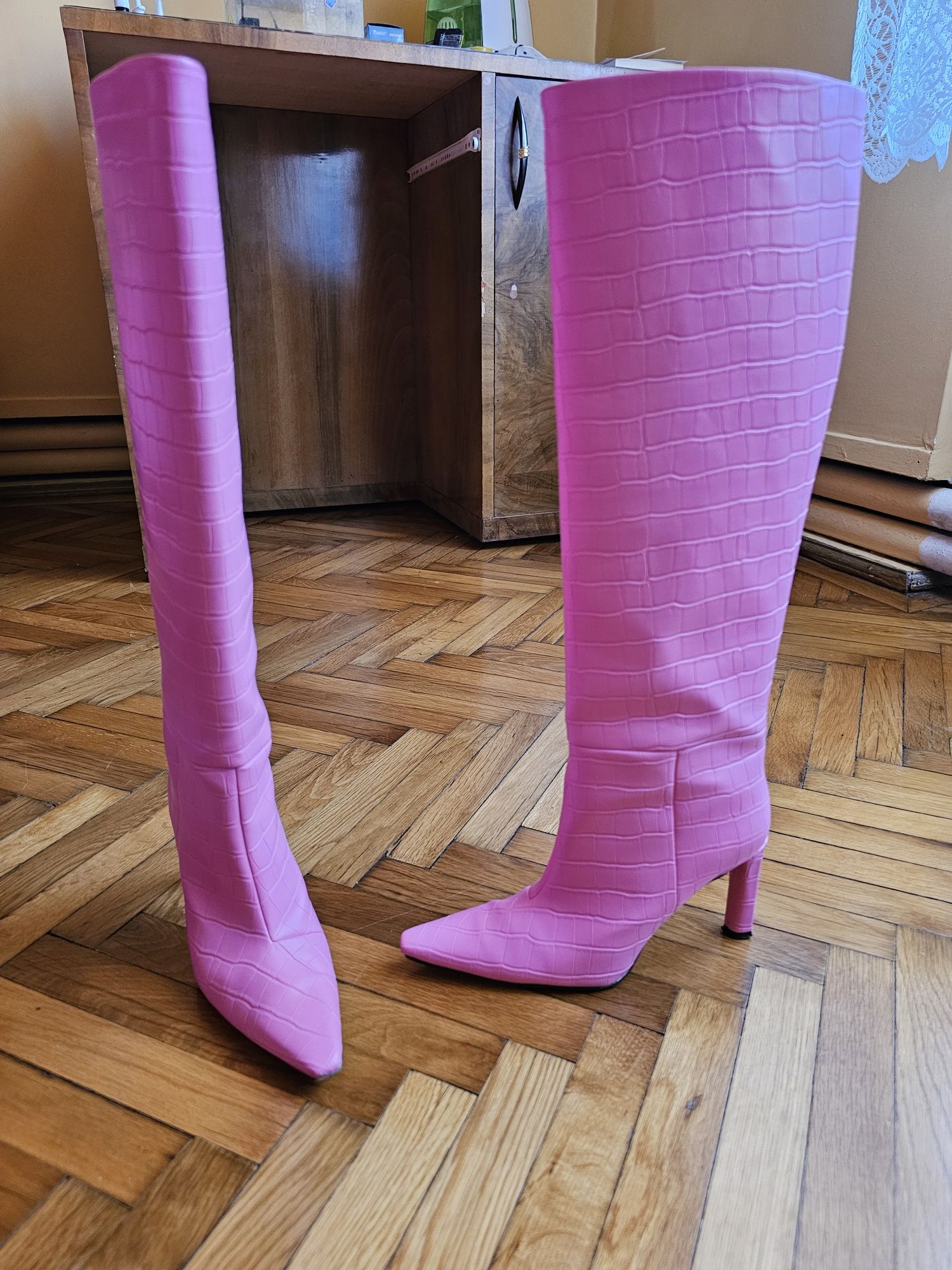 Hanorac, cizme H&M, balerini stiletto Mango