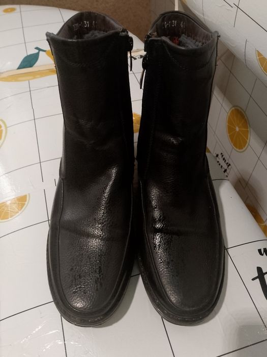 Продам зимние сапоги подростковые 41 размер за 8000