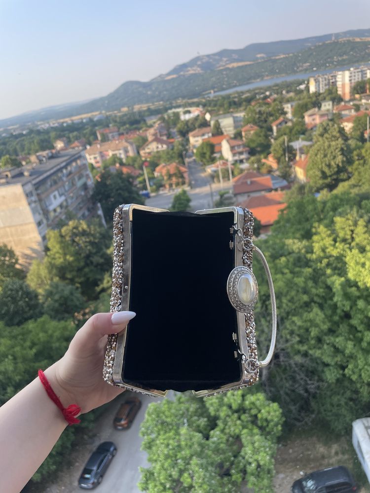 Малка чанта с камъни