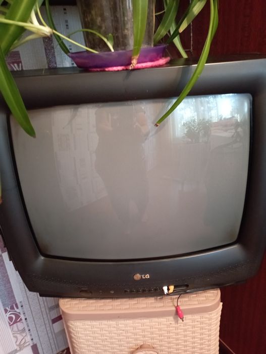 Продаю телевизор.