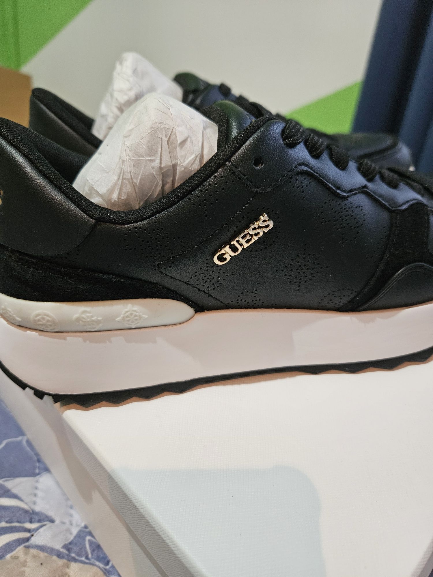 Дамски обувки GUESS