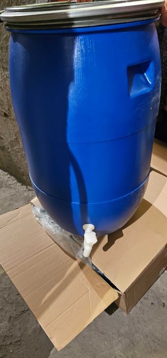 продавам бидон пластмасов