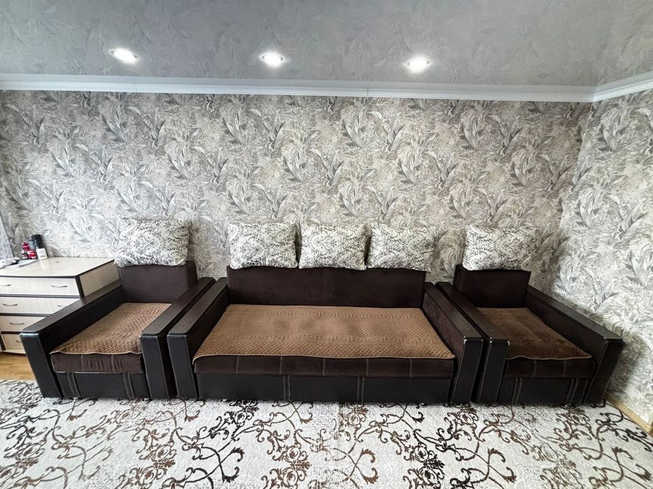 Продам диван с креслами