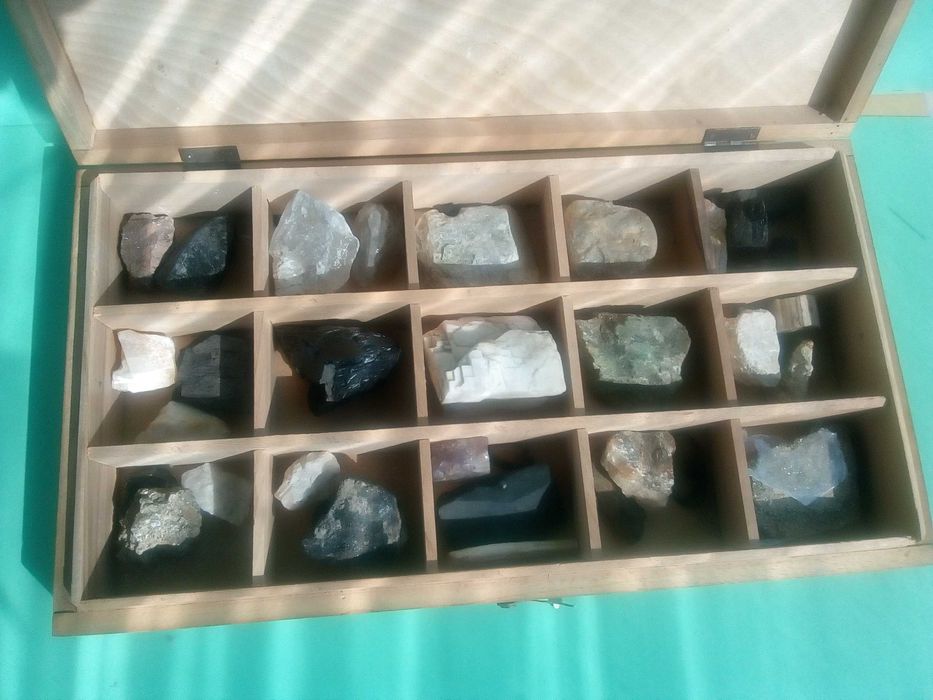 Сбирка,Учебна,Геоложка,Скални,Породи