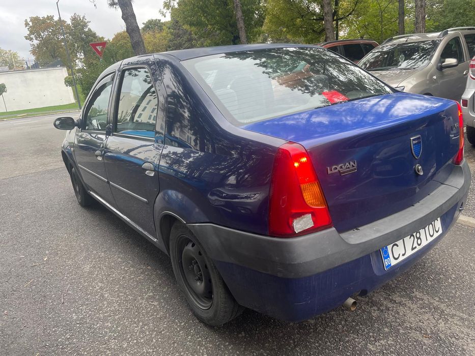 Vând Dacia Logan