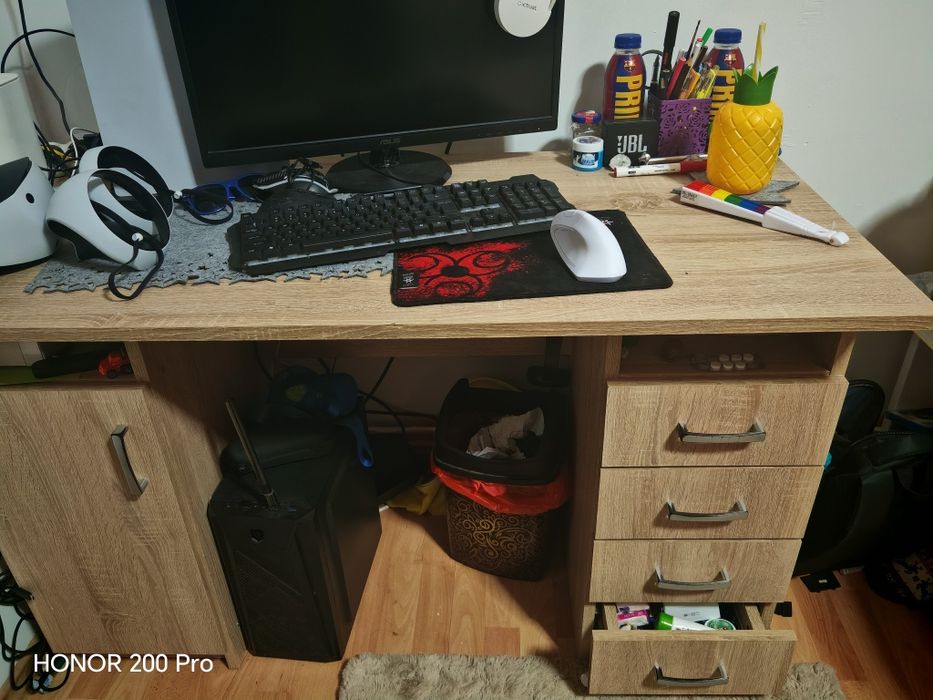 Vând masă de birou