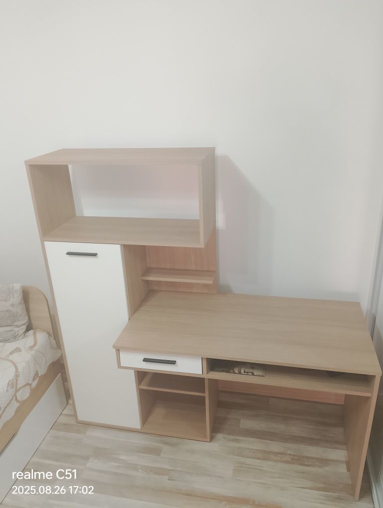 Продавам секция запазен