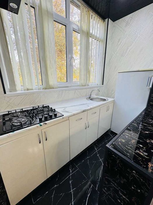 Chilonzor 11 kvartlda 1 xona sotiladi