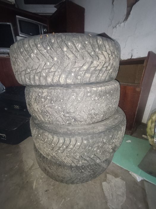 Шины зимние коплект