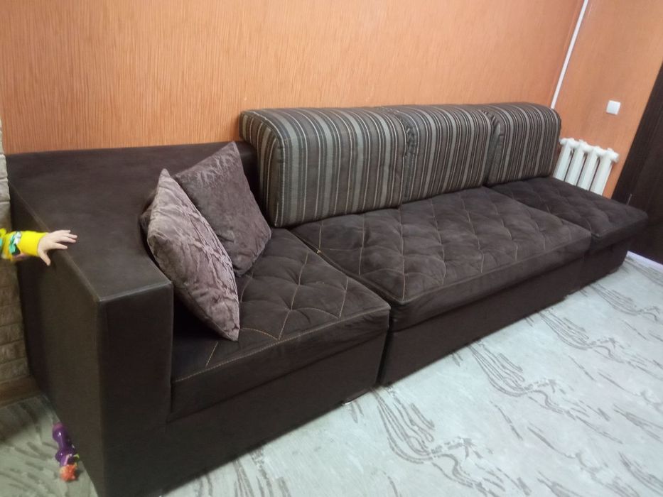 Ugalok divan sotiladi