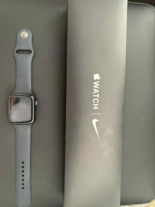 Часовник Apple Watch SE