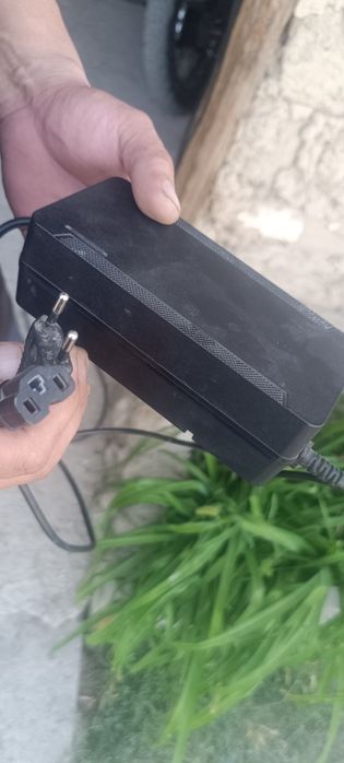 Продам зарядка для электровелика в рабочем состоянии