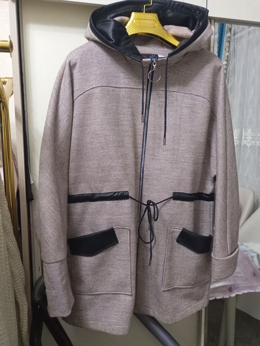 Женская куртка размер 52 .