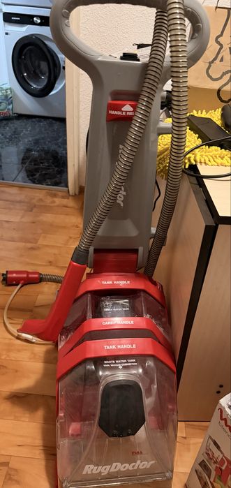 Aspirtaor cu spalare Doctor Rug