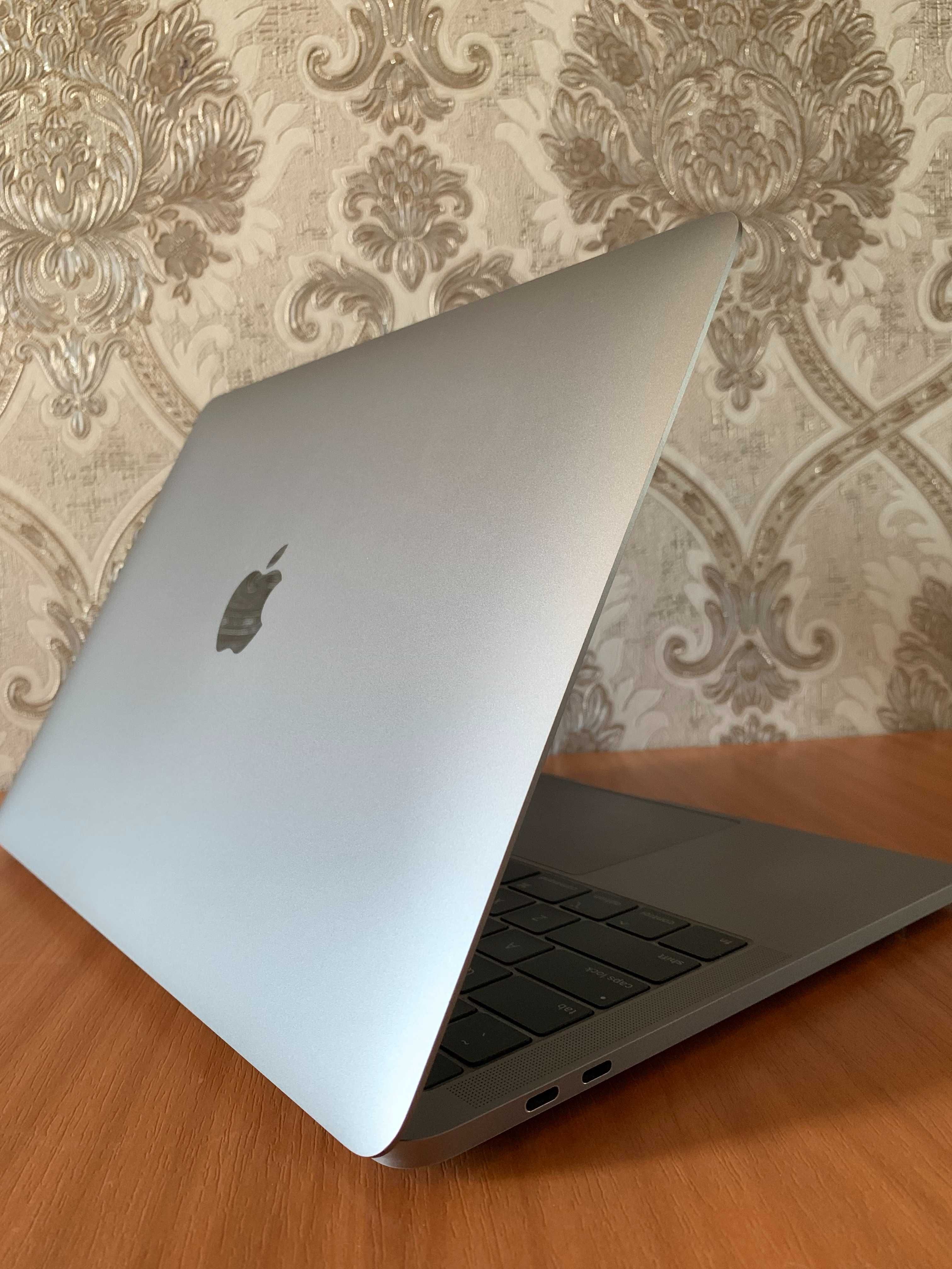 * Macbook Pro 13 core i5 8/256GB