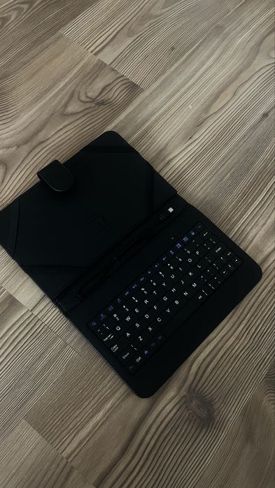 husă pentru tabletă cu tastatură