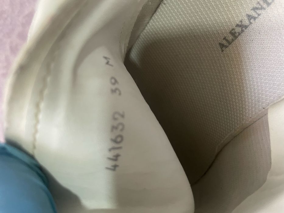 Krossovka 39 jenskiy