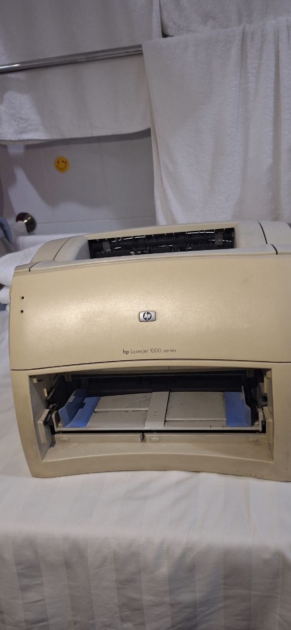 Принтер  hp laserjet 1000 series