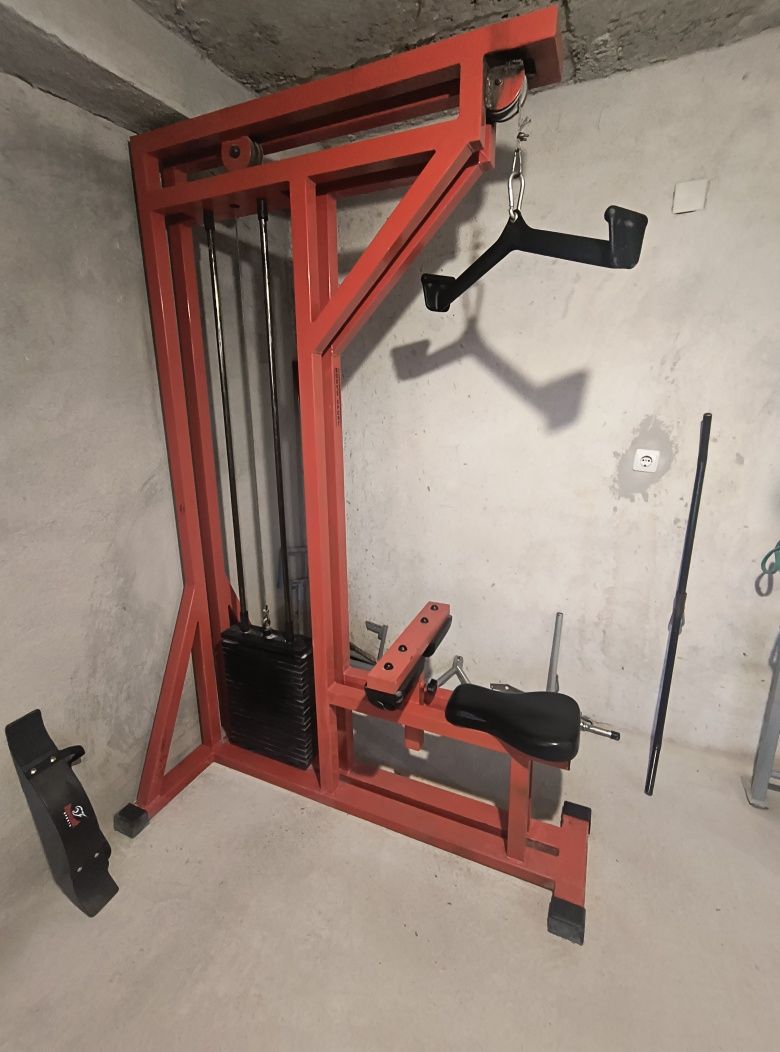 Скрипец горен, lat Machine - body sport