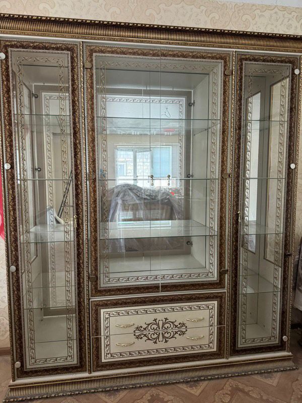 Продам сервант и комод