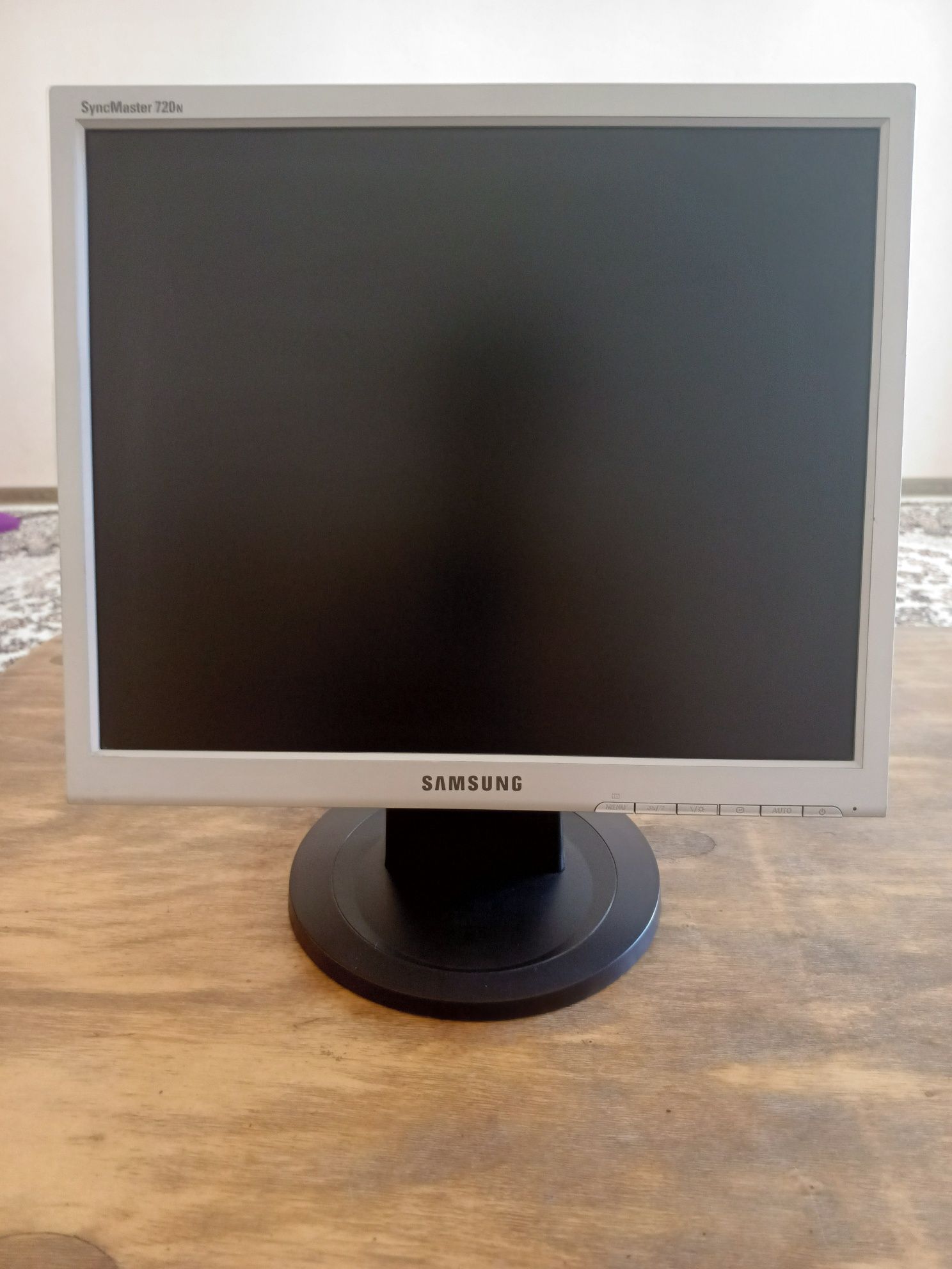 Монитор Samsung 720 N