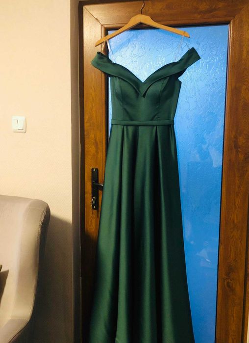 Официална рокля от сатен в зелен цвят