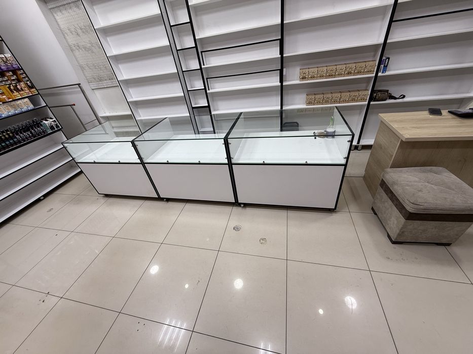 Мебельный шкаф для магазина