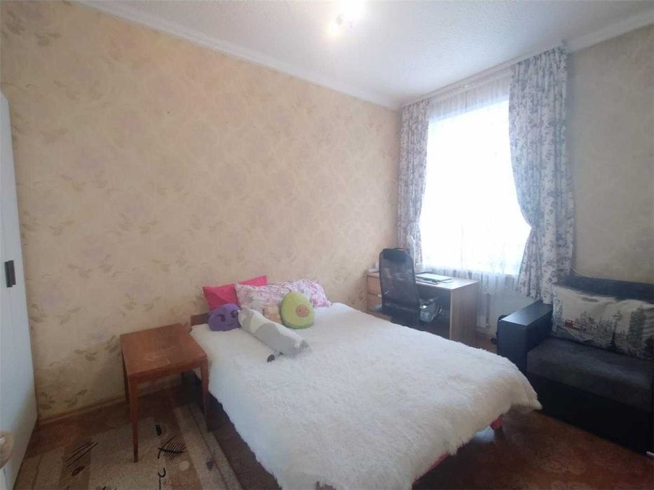 *Продается 2-х комн ,Старого Типа в Центре Города!