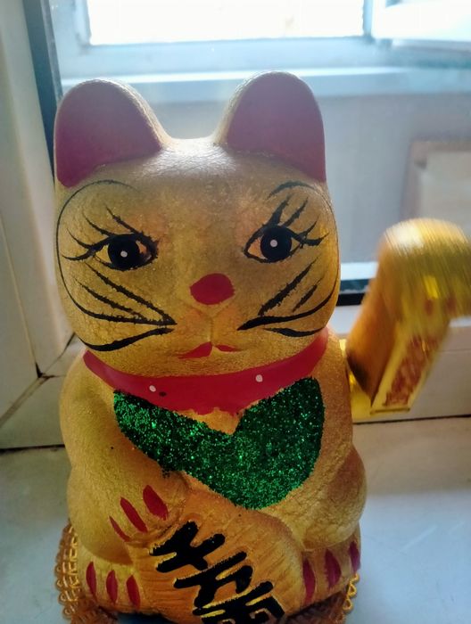 Манеки кот на батарейках