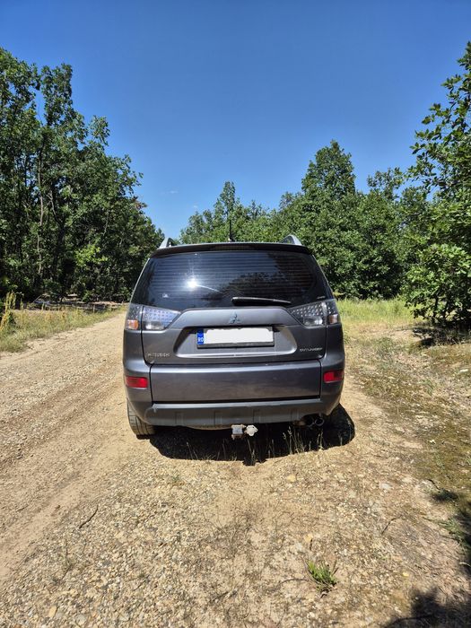 Mitsubishi Outlander 2.0 TDI-140 CP 4x4 decuplabil la buton