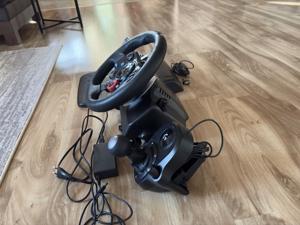Волан с педали Logitech G29 + скоростен лост Logitech