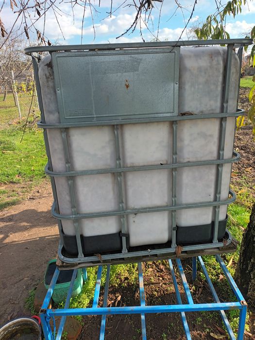 Vând bazine de apă menajeră