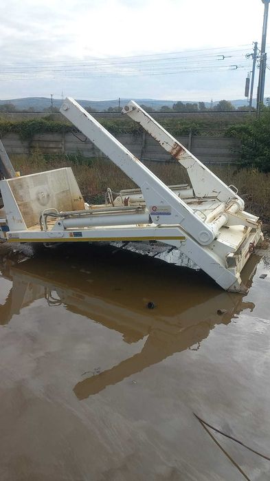 Vând instalație portcontainer (skip loader)