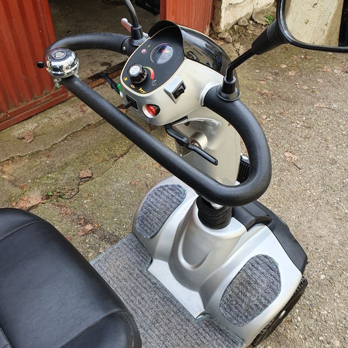 Mașină electric 15km/h