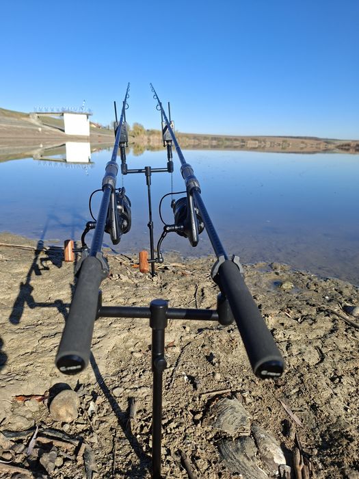 Vând set pescuit la crap