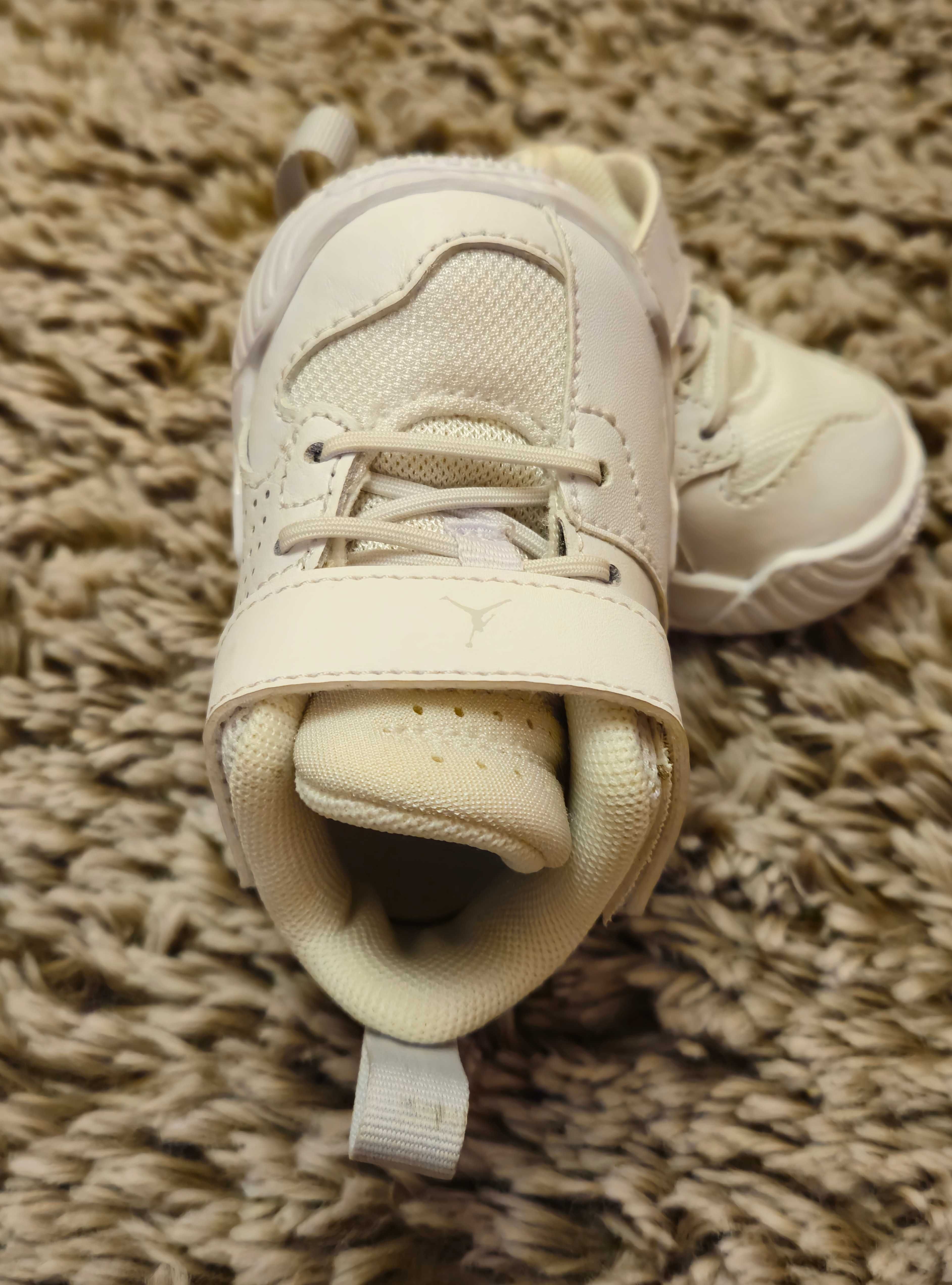 Бебешки маратонки Nike