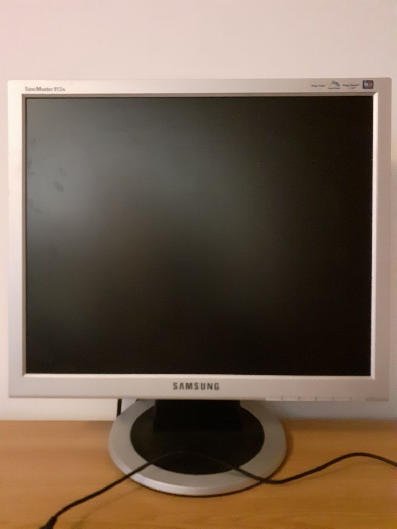 LCD/tv Samsung 46cm full HD SynkMaster 913N