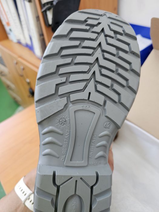 Pantofi securitate nr 42 și 45