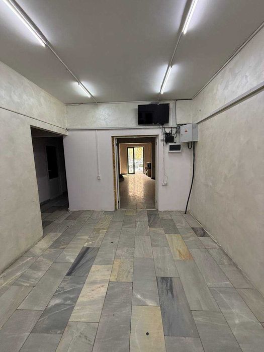 Коммерческое помещение на Карасу-1 в доль дороги 88м2+подвал Парковка